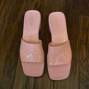 Gucci pink slides
